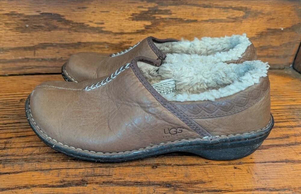 UGG Bettey slip-on shoes featuring brown leather & shearling lining Women's 8